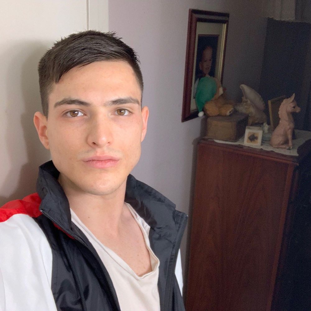 Meet your Posher, Levi